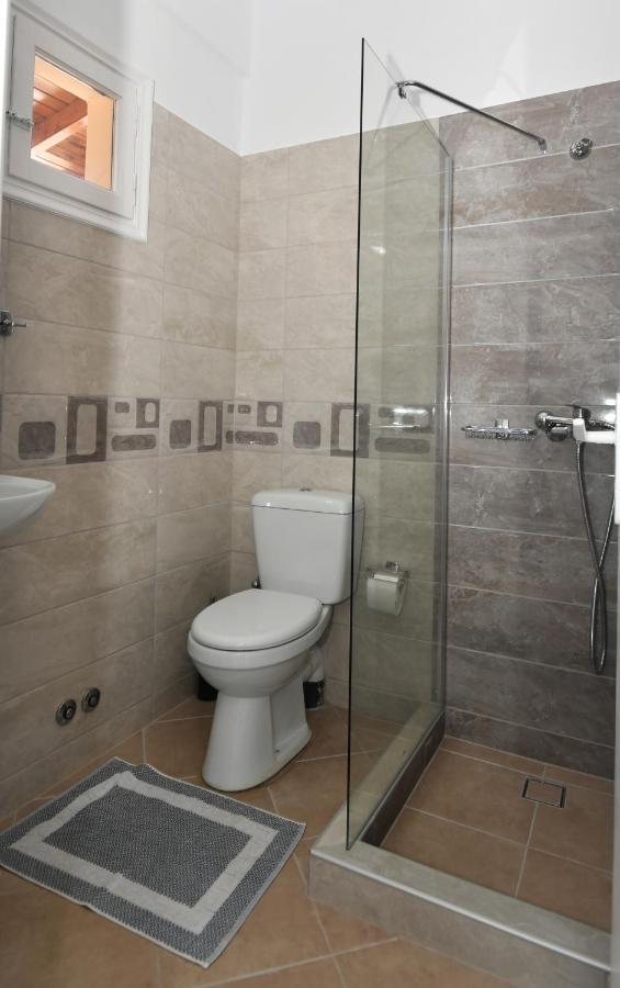 Vanas Apartments Spetses Town Exterior photo
